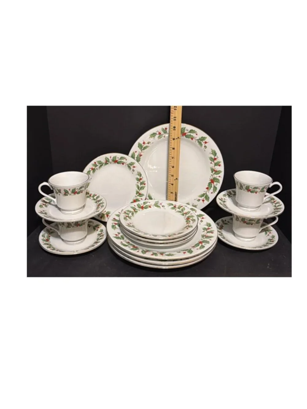 China Pearl Noel 16 pc Dinnerware Set, 4 pc Place Setting, Service For 4 Vintage